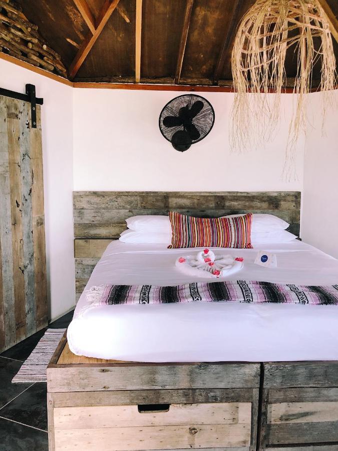 Thatch Caye Resort A Muy'Ono Resort Hopkins Exteriér fotografie